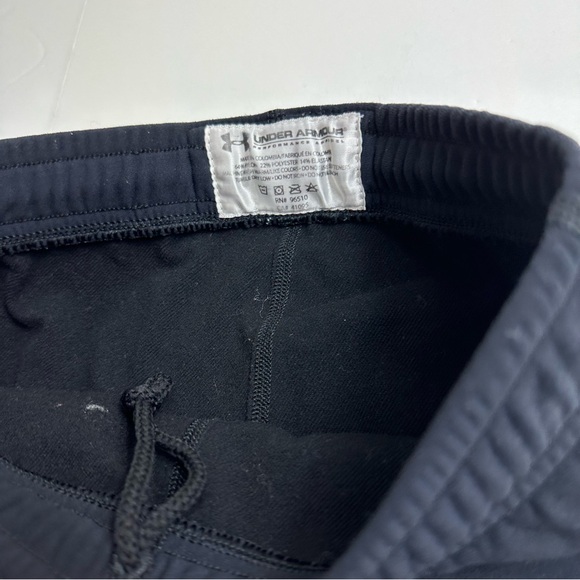 Under Armour black cold gear base layer pants - Picture 3 of 6